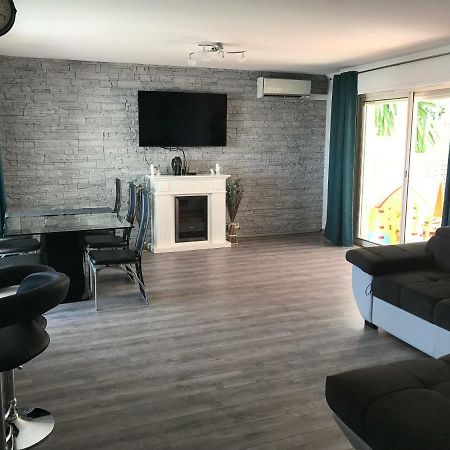 Luxury Residence Fabron Nisa Exterior foto